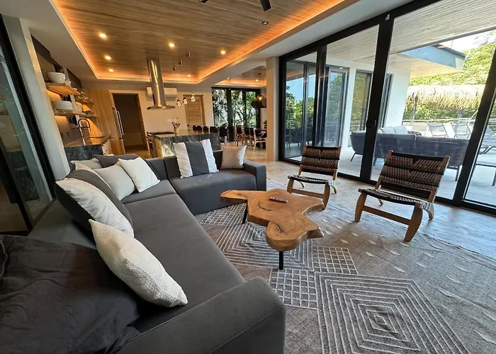 Villa Modern 4br With Pool, Walk2beach, Yoga Deck, Sleeps 14 *