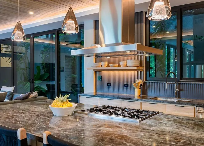 Modern 4br With Pool, Walk2beach, Yoga Deck, Sleeps 14 Villa