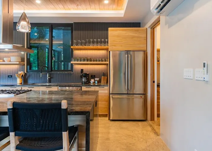Modern 4br With Pool, Walk2beach, Yoga Deck, Sleeps 14