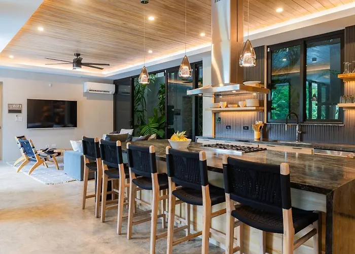 Modern 4br With Pool, Walk2beach, Yoga Deck, Sleeps 14 Villa *