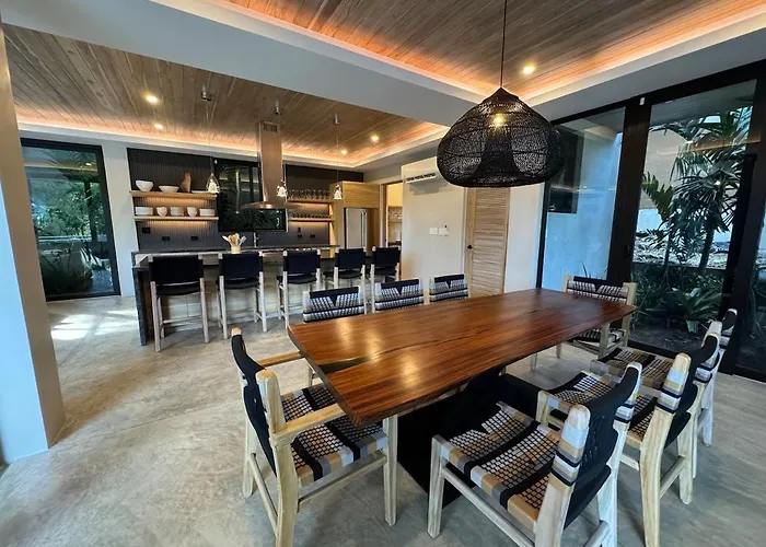 Villa Modern 4br With Pool, Walk2beach, Yoga Deck, Sleeps 14 *
