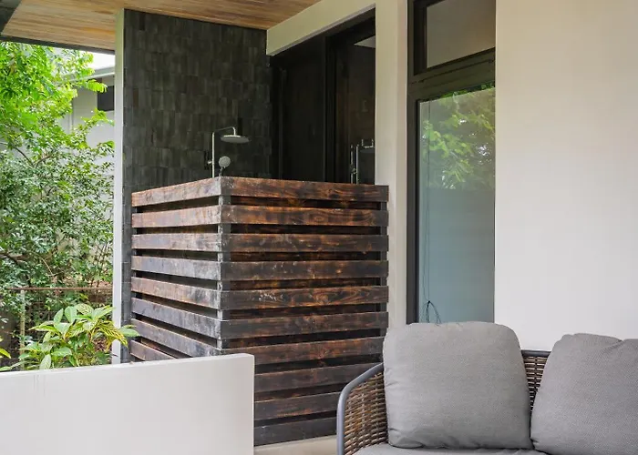 Modern 4br With Pool, Walk2beach, Yoga Deck, Sleeps 14 Villa