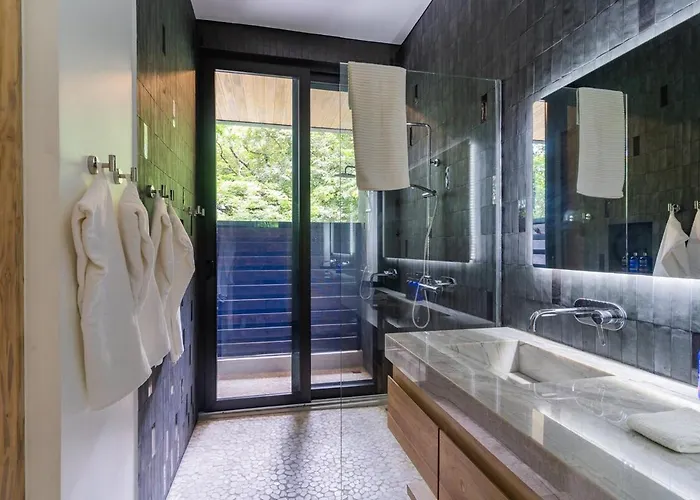 Modern 4br With Pool, Walk2beach, Yoga Deck, Sleeps 14