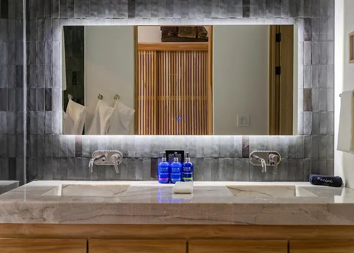 Modern 4br With Pool, Walk2beach, Yoga Deck, Sleeps 14 *