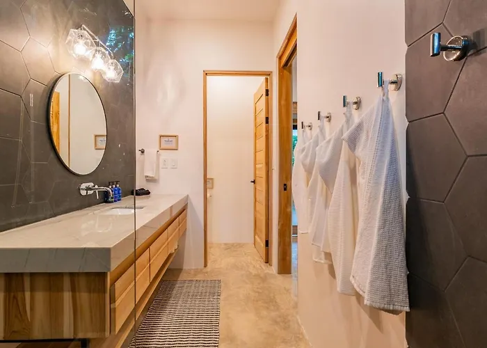 Modern 4br With Pool, Walk2beach, Yoga Deck, Sleeps 14