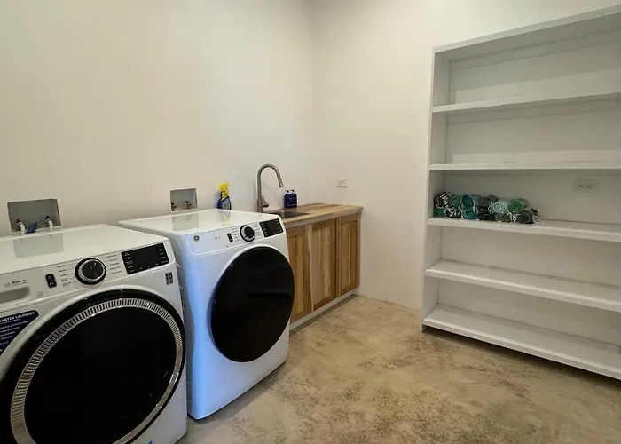 Modern 4br With Pool, Walk2beach, Yoga Deck, Sleeps 14 *