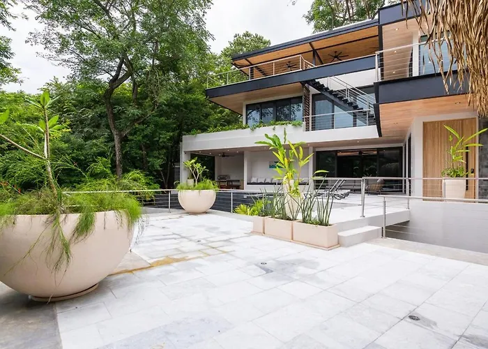 Modern 4br With Pool, Walk2beach, Yoga Deck, Sleeps 14 Villa *